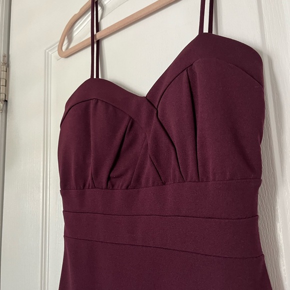 Formal Maroon Body-con Dress - Picture 4 of 4